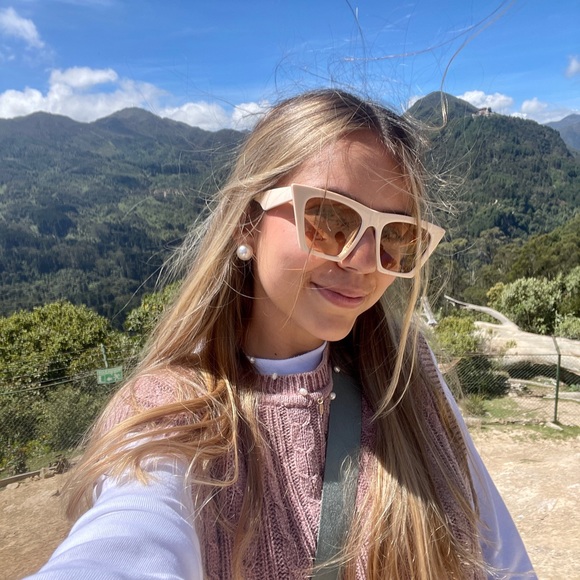 Meet your Posher, Andrea - Picture 1 of 1